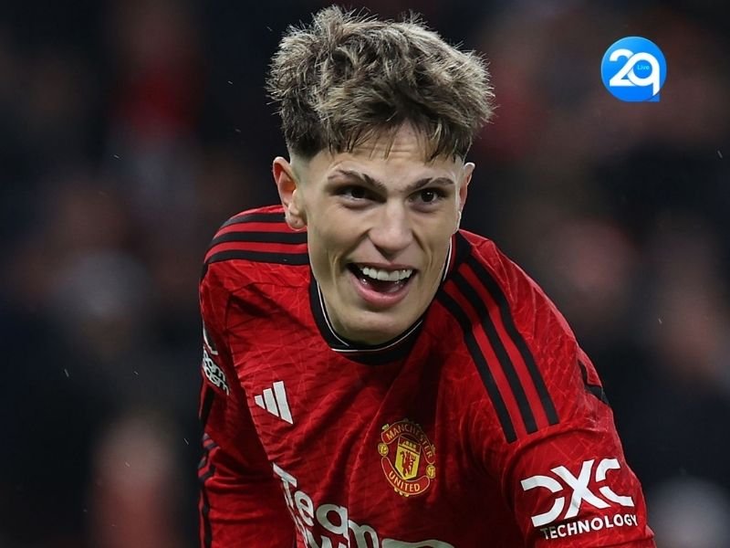 Garnacho - Từ Một Tài Năng Trẻ Đến Ngôi Sao Sân Cỏ